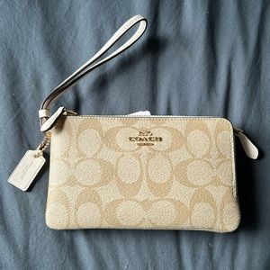 New with tags coach wristlet